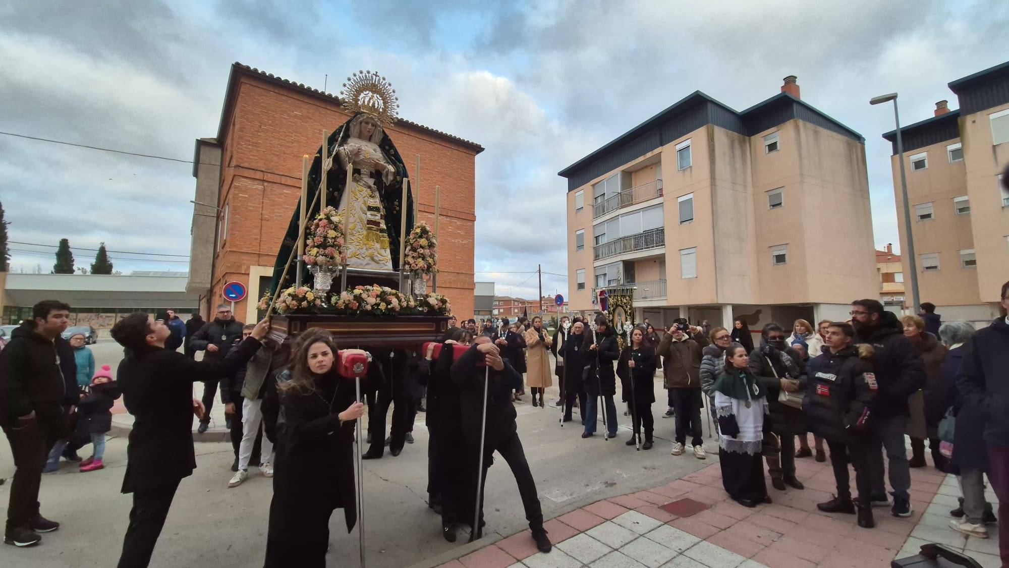 La Virgen de la Esperanza visita las residencias de Peñaranda