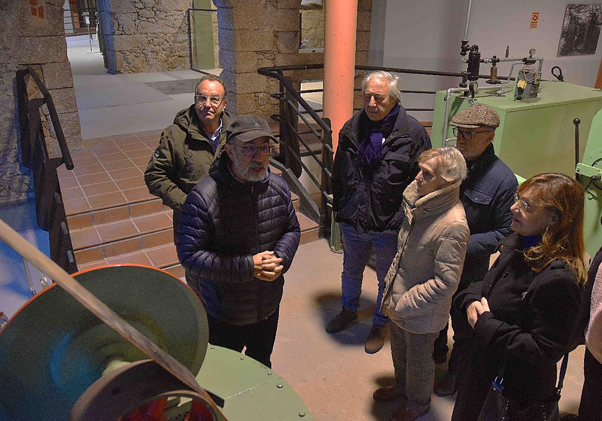 Imagen de integrantes de esa asociación en la visita al Museo Textil.