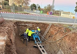 El inicio de las obras del colector que dará servicio a la urbanización Ciudad Jardín de Doñinos.