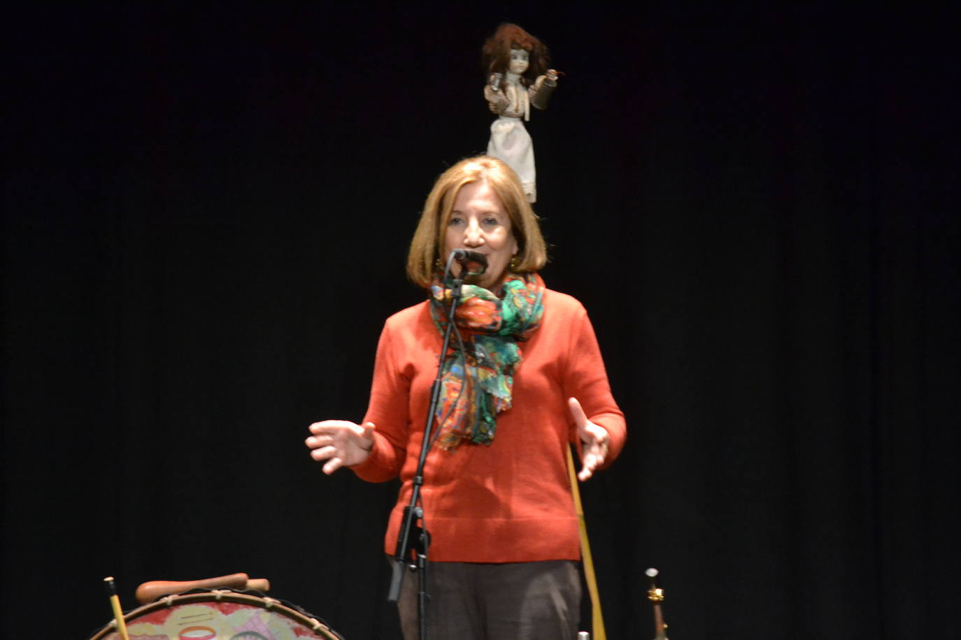 Mayalde inunda el Teatro Nuevo de tradición y libertad