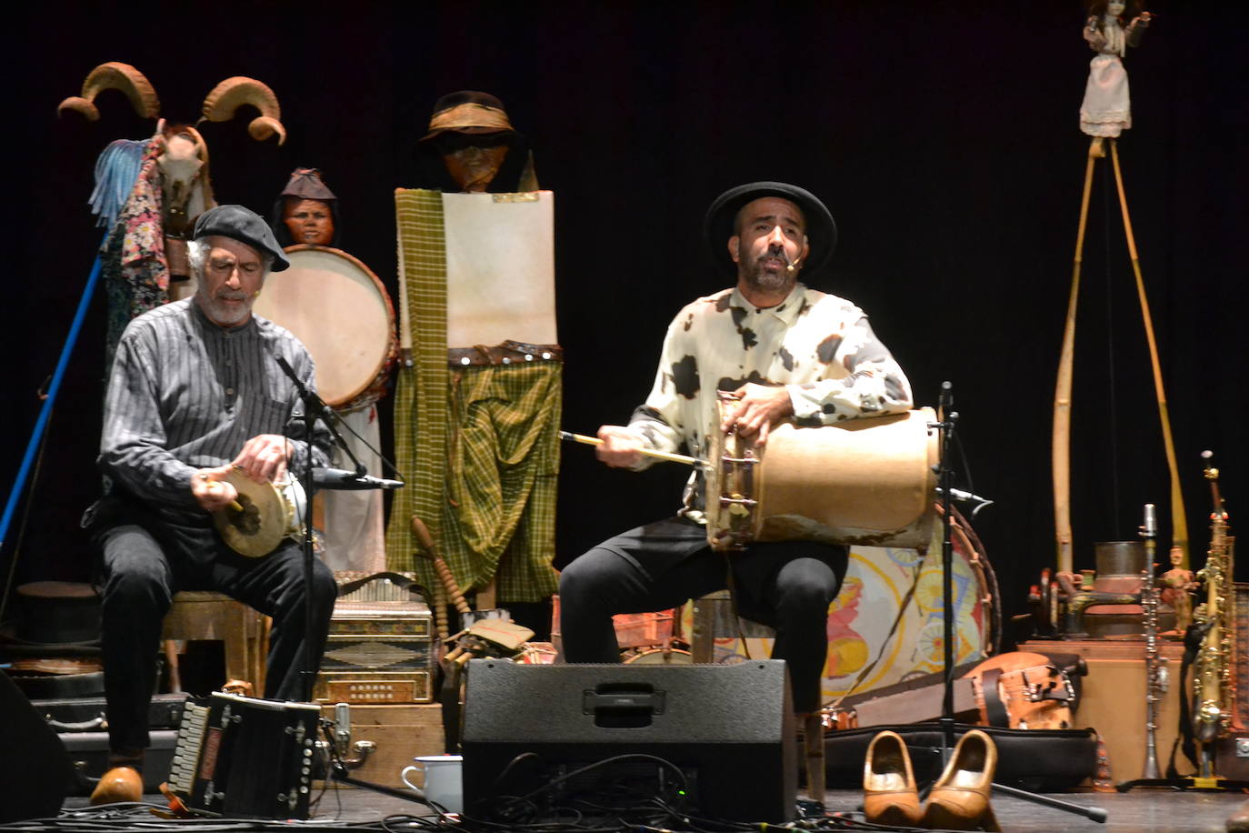 Mayalde inunda el Teatro Nuevo de tradición y libertad