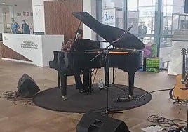 El Hospital sigue celebrando su 50 aniversario con un concierto en su entrada principal