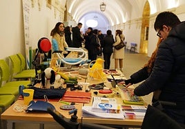 Diversos productos de apoyo para personas con discapacidad.