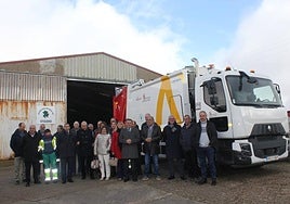 Acto oficial de entrega del nuevo vehículo a la Mancomunidad de Vitigudino