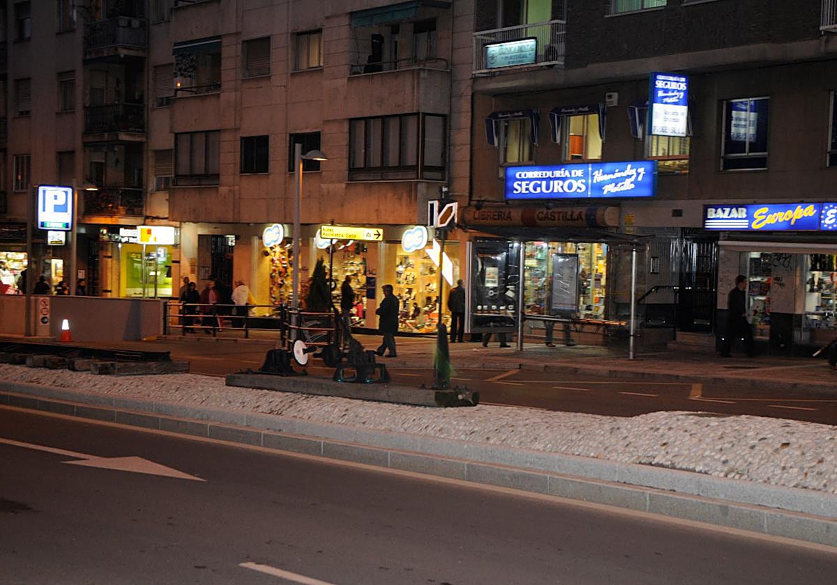 El atracador intimidó a los viandantes en la avenida de Portugal, en la fotografía.