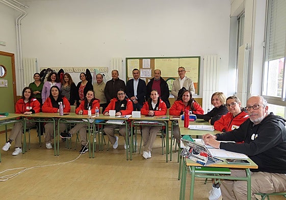 Foto de los participantes en la AFE, con los técnicos y autoridades.