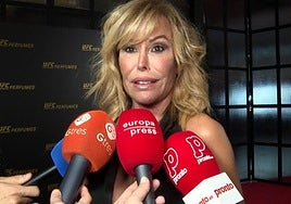 Lara Dibildos, ante los medios de comunicación.