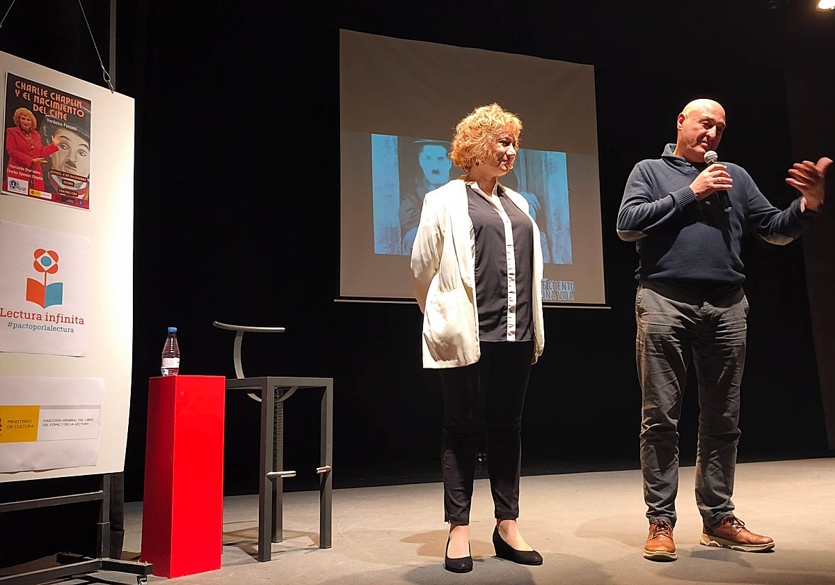 La narradora Verónica Pensosi y José Luis Sánchez en el CDS.