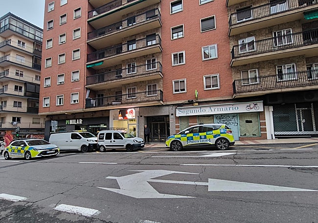 Patrullas de la Policía Local de Salamanca en la avenida de los Maristas.