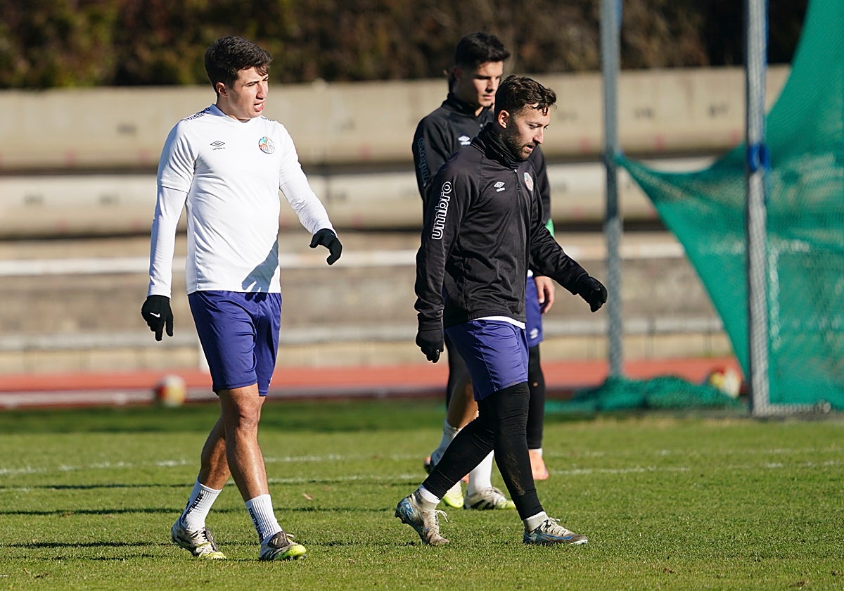 Davo, en un entrenamiento junto a Parra.