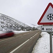 Una carretera nevada.