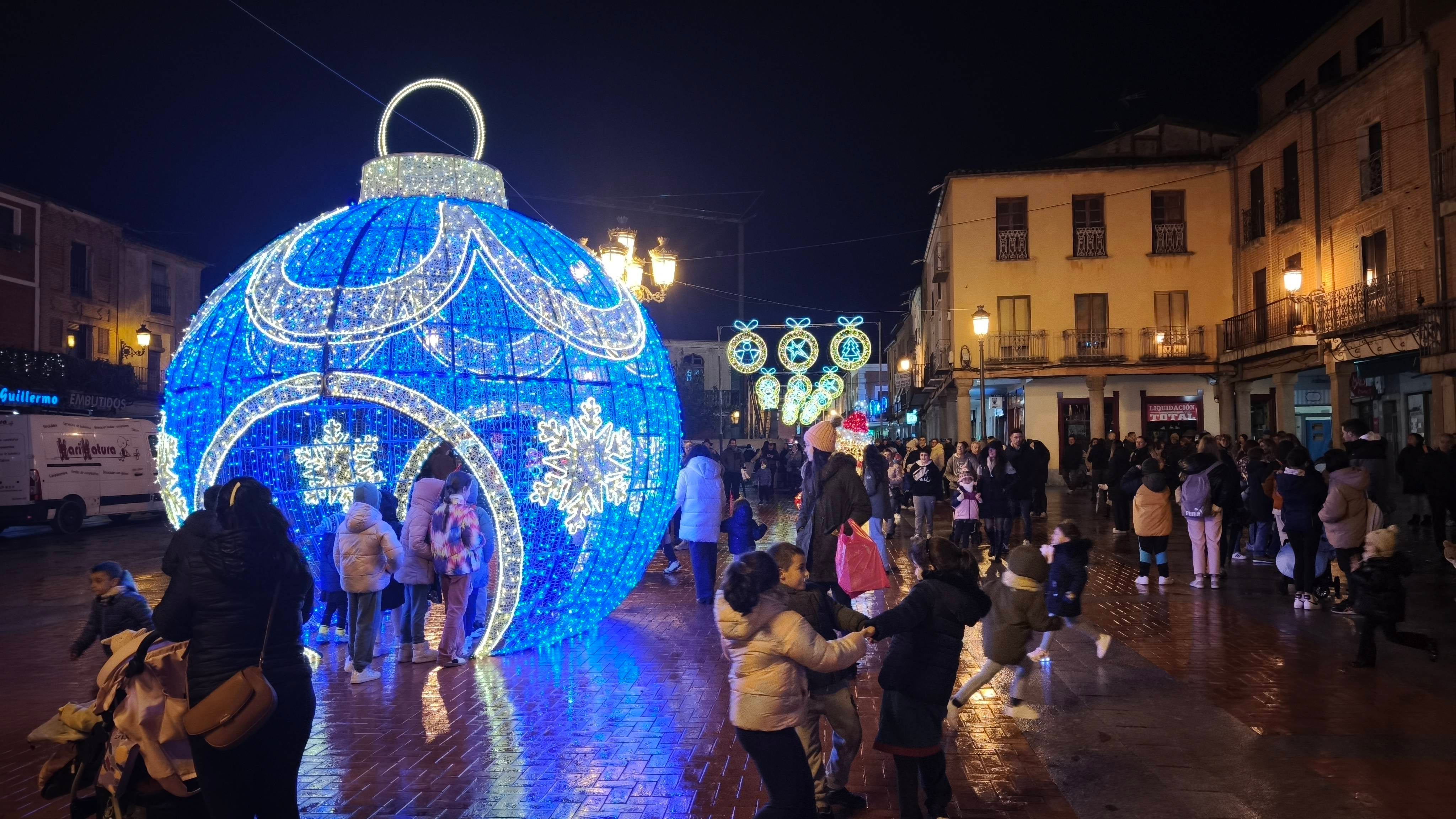 Peñaranda hace brillar sus plazas históricas y calles principales por navidades