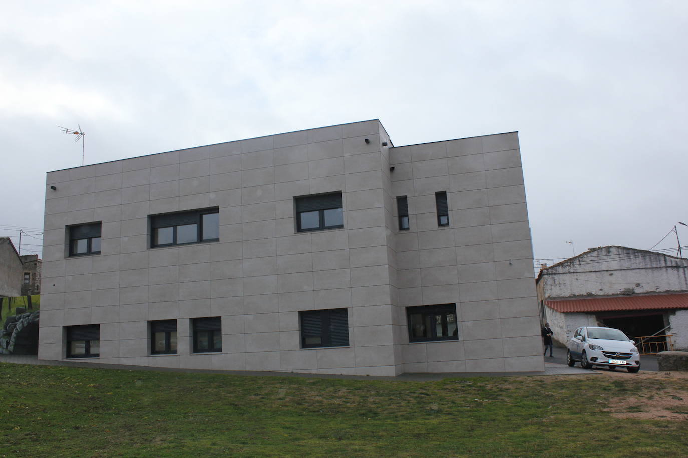 Villarino de los Aires celebra &quot;un servicio público a la altura&quot; con el nuevo centro médico