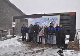 Parte del equipo de Gobierno con el jefe de explotación (izquierda) y el deportista y asesor Miguel Ángel Heras