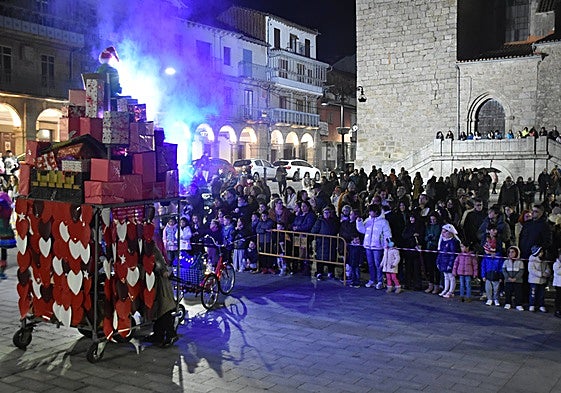 Imagen del pasacalles en la Plaza Mayor de Béjar