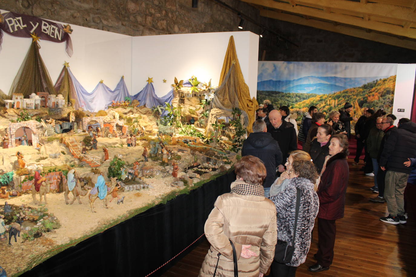 Béjar abre su muestra solidaria de belenes