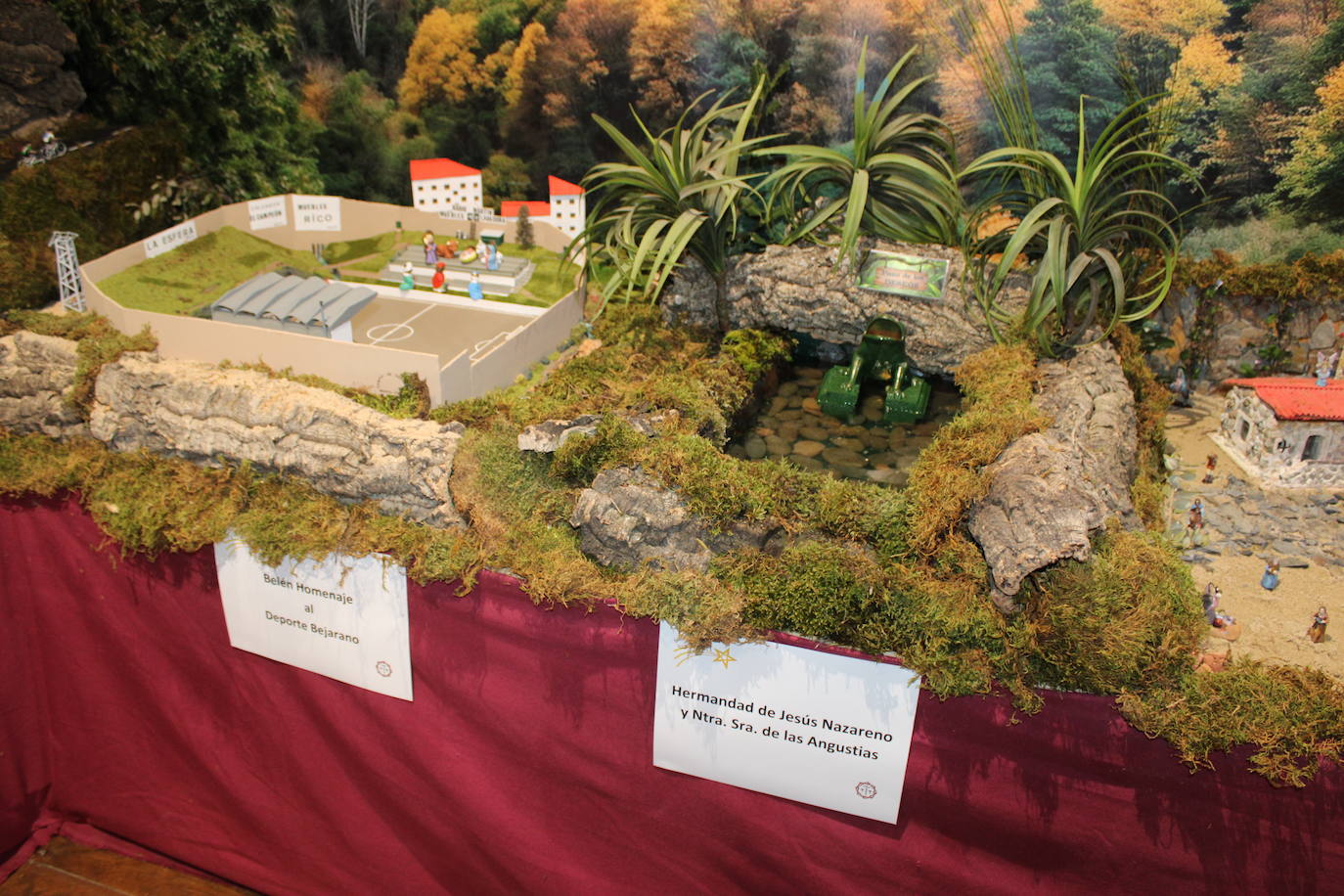 Béjar abre su muestra solidaria de belenes