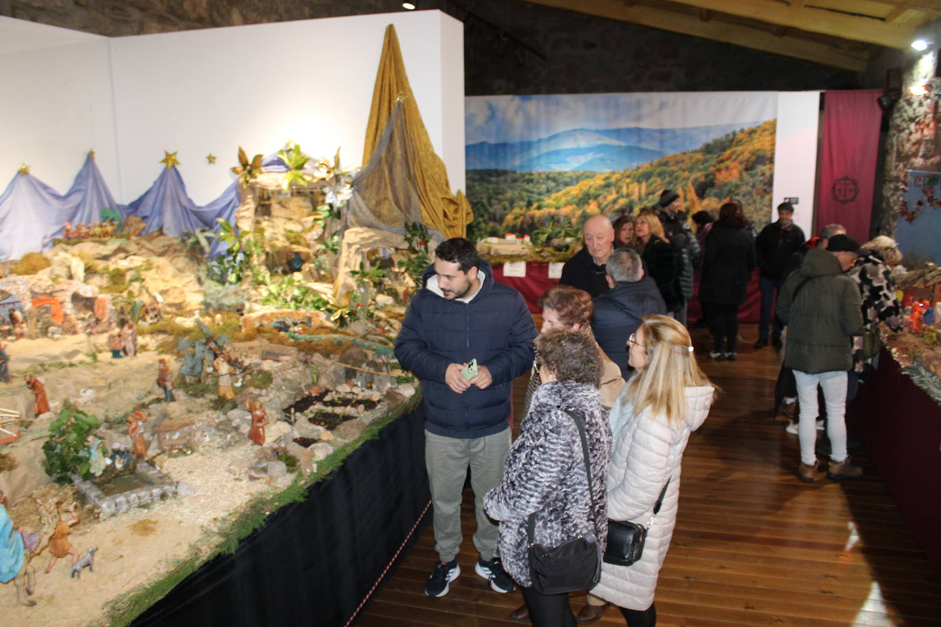 Béjar abre su muestra solidaria de belenes