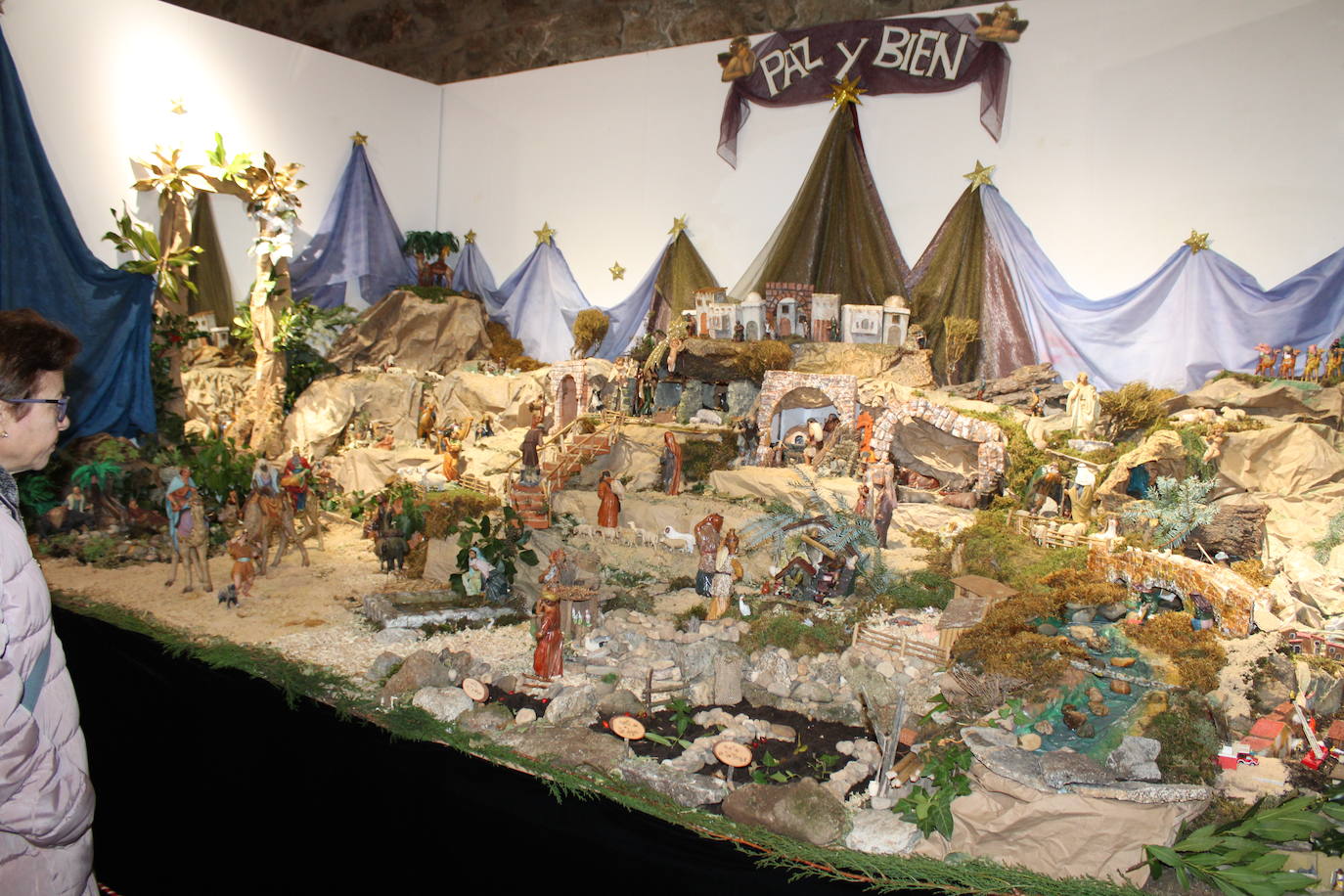 Béjar abre su muestra solidaria de belenes