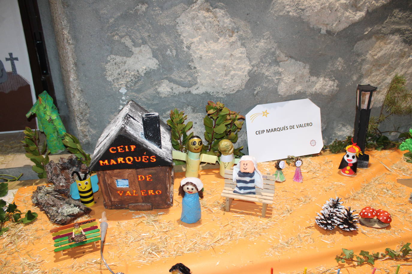 Béjar abre su muestra solidaria de belenes