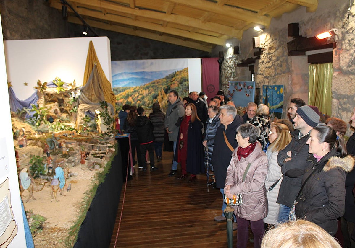 Béjar abre su muestra solidaria de belenes