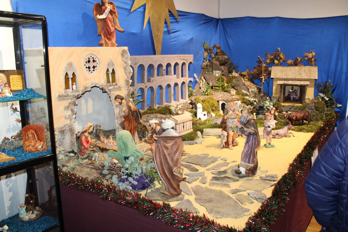 Béjar abre su muestra solidaria de belenes