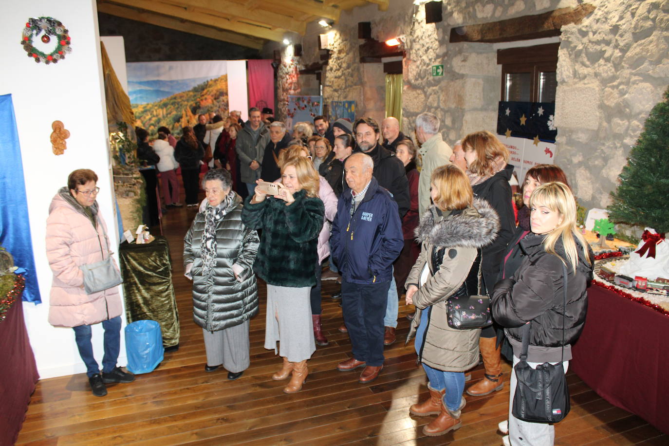 Béjar abre su muestra solidaria de belenes