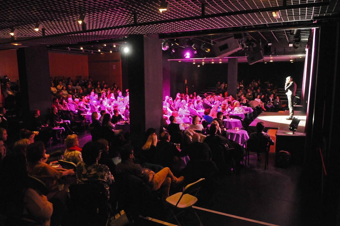 Imagen secundaria 1 - El Gran Café Teatro: cuatro décadas de llenos y risas