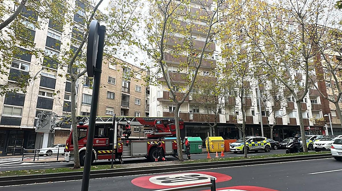 Movilización de los Bomberos hasta la avenida de Portugal para una apertura de puerta