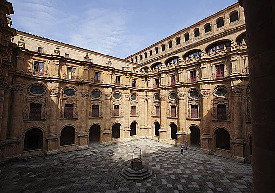 El patio de la Universidad Pontificia de Salamanca.