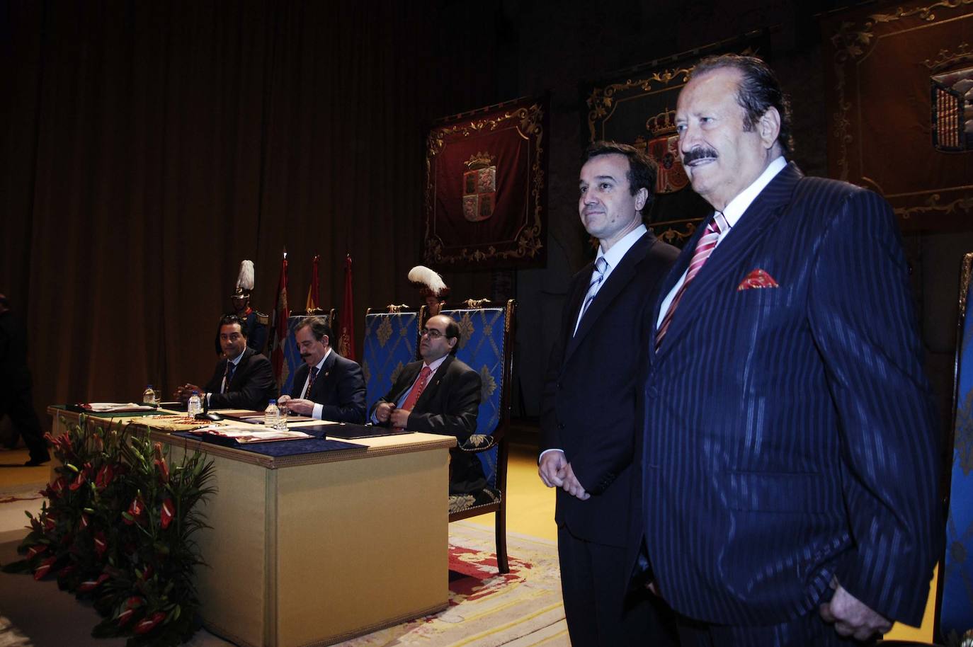 2009 - Fiestas de San Juan. Medalla de oro de la ciudad a Silvestre Sánchez Sierra y los cursos de verano de la usalSilvestre Sánchez y José Ramón Alonso, en el Liceo