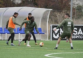Álvaro Gómez (izquierda), en un entrenamiento de la presente semana.