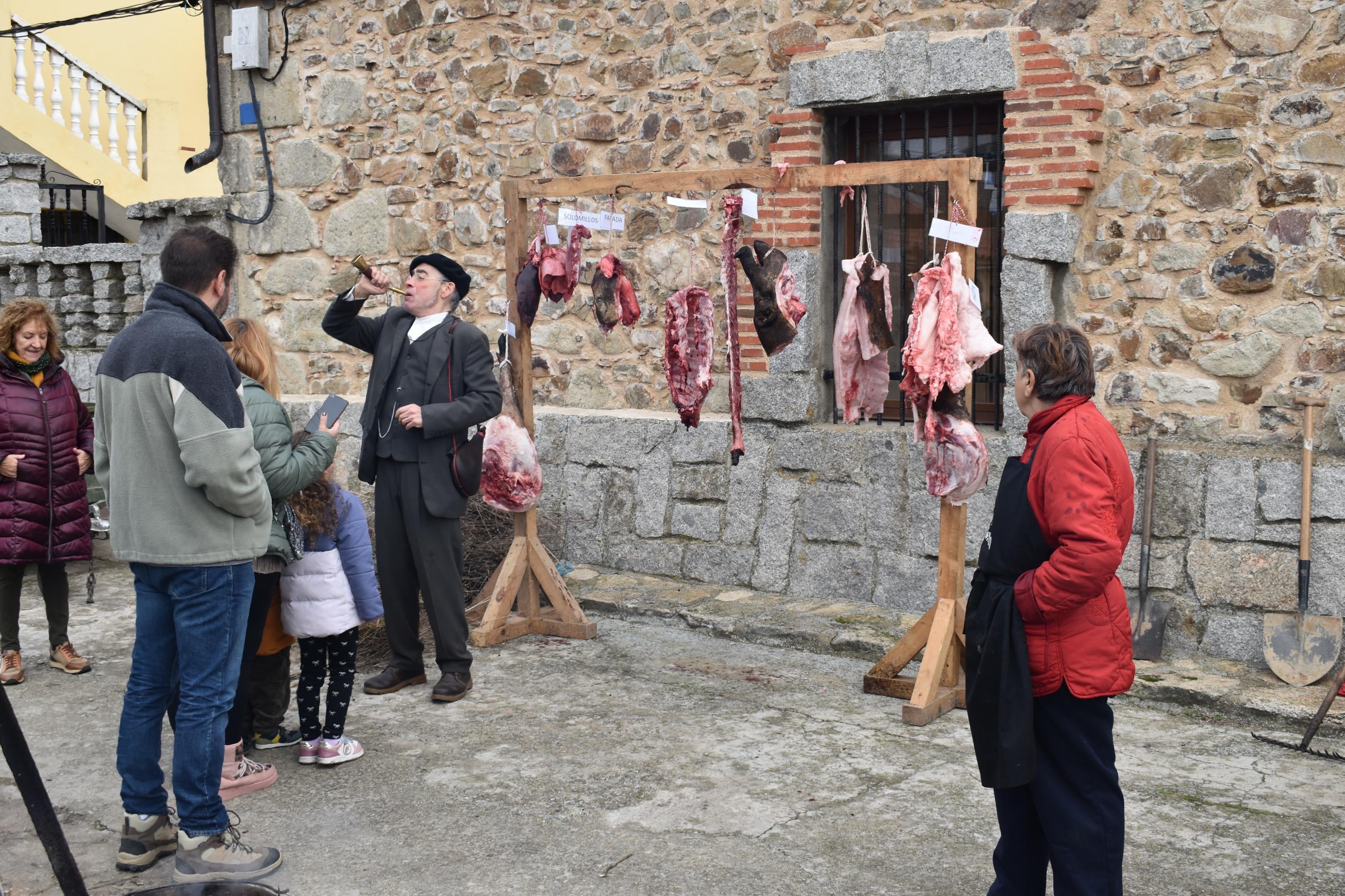 Fresno Alhándiga homenajea a los voluntarios de su matanza tradicional