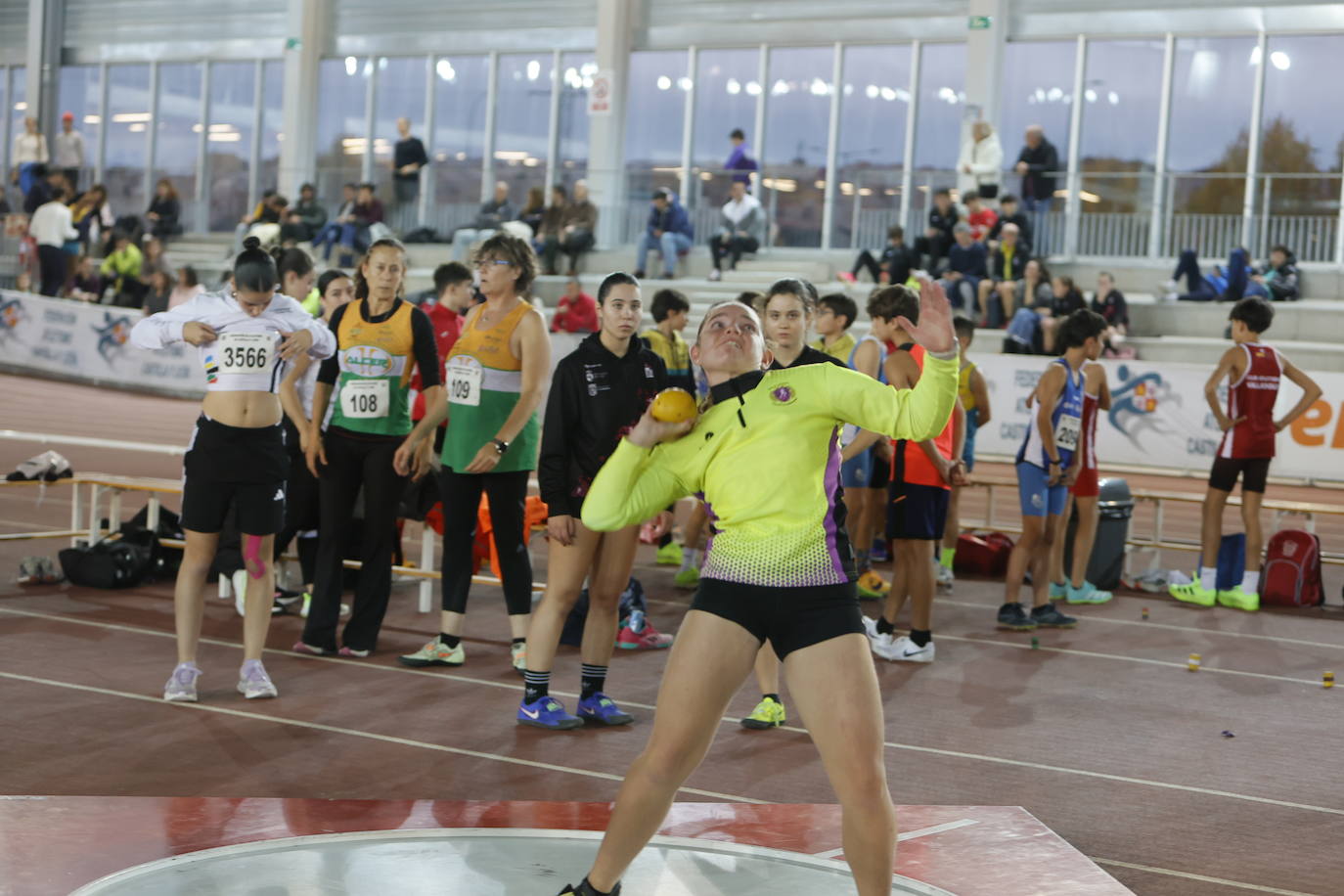 Las imágenes de una gran tarde de atletismo en la Carlos Gil Pérez