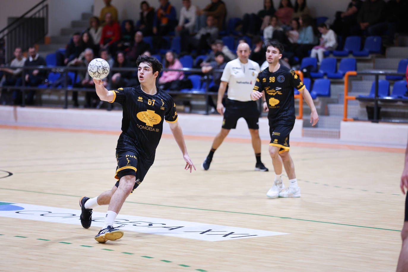 Importante y trabajado triunfo del Ciudad de Salamanca frente al Royal Premium Gijón (37-36)