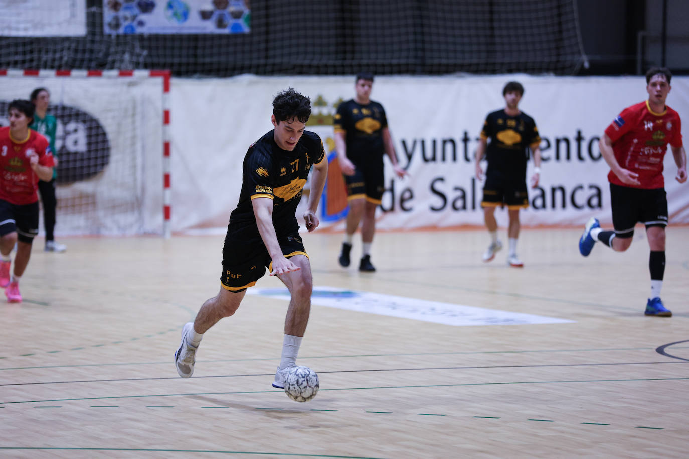 Importante y trabajado triunfo del Ciudad de Salamanca frente al Royal Premium Gijón (37-36)