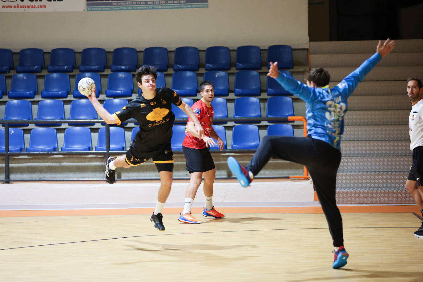 Importante y trabajado triunfo del Ciudad de Salamanca frente al Royal Premium Gijón (37-36)