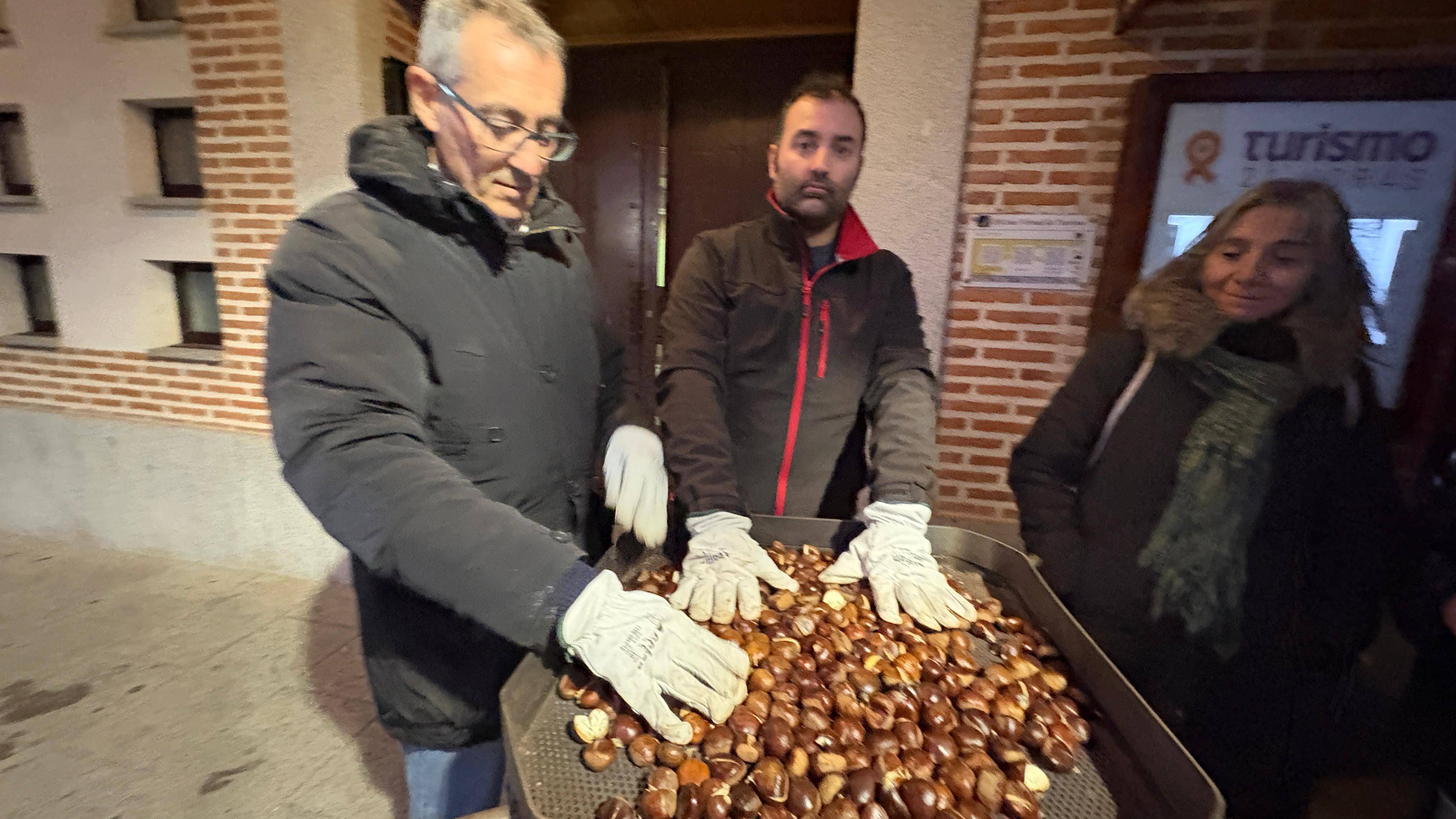 Macotera entra en calor compartiendo castañas asadas