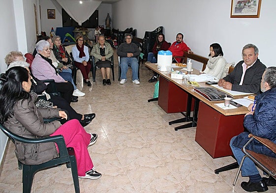 El encuentro se celebró en el salón parroquial de Santibáñez de Béjar.