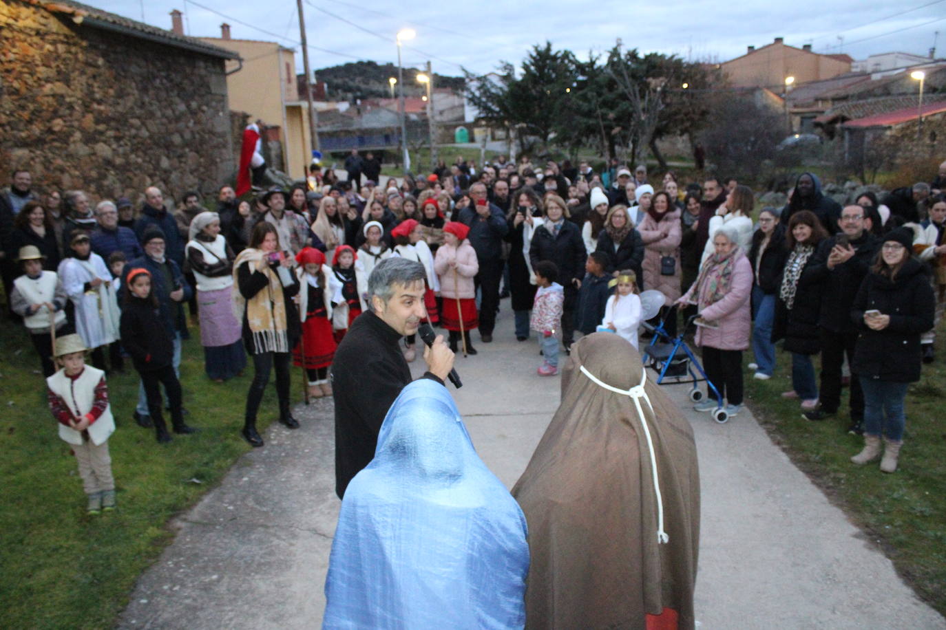 Gallegos de Solmirón celebra un original belén viviente