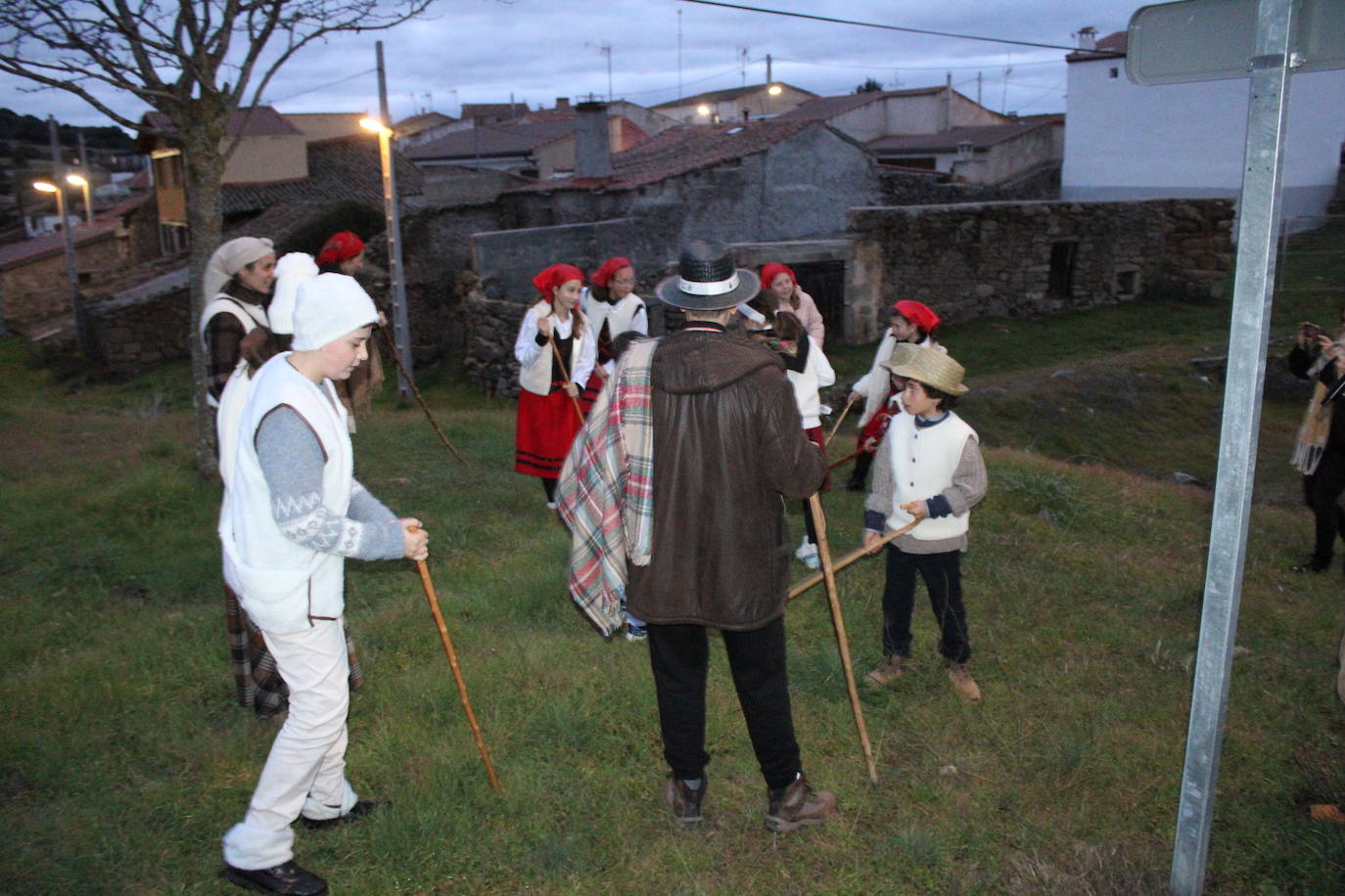 Gallegos de Solmirón celebra un original belén viviente