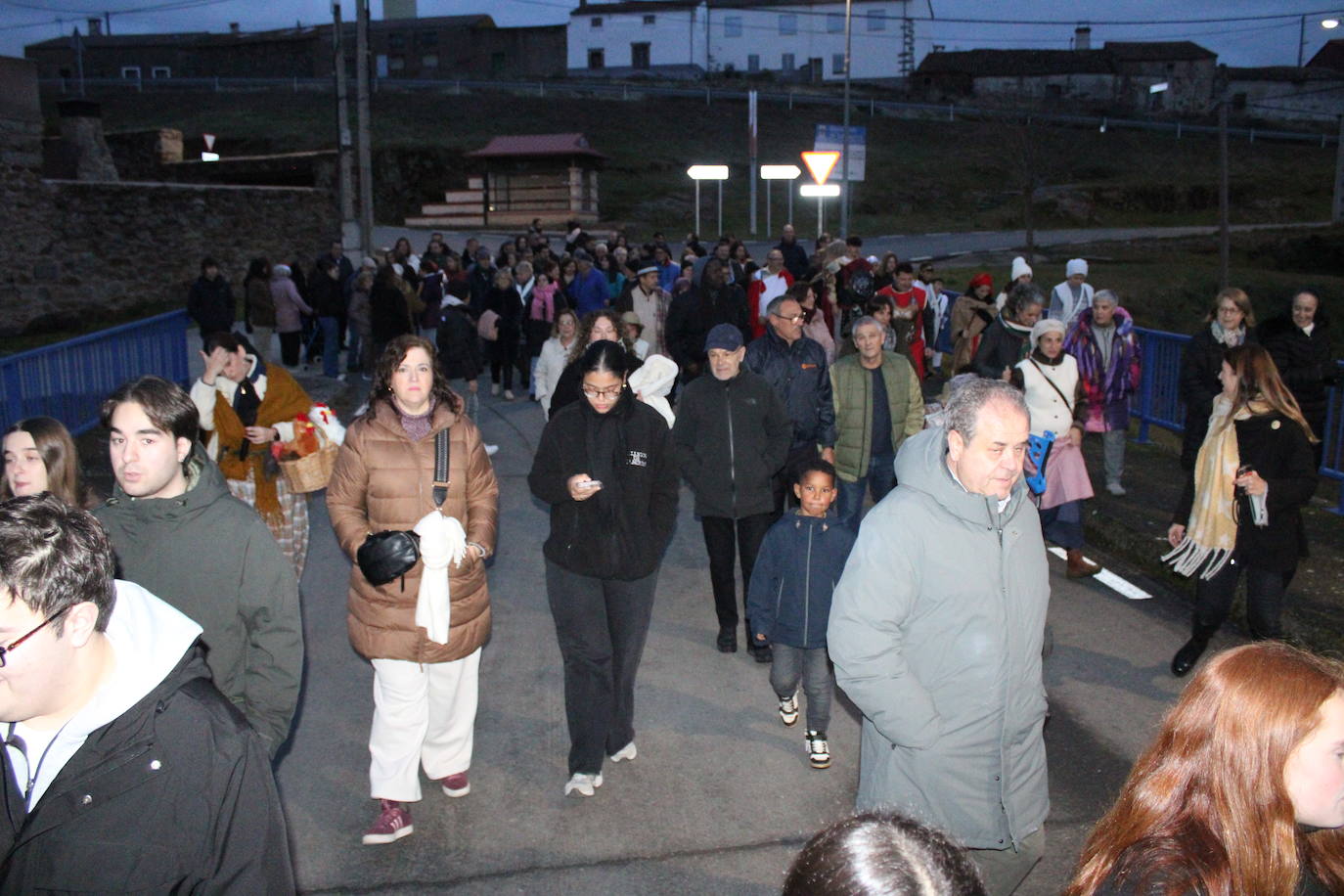 Gallegos de Solmirón celebra un original belén viviente