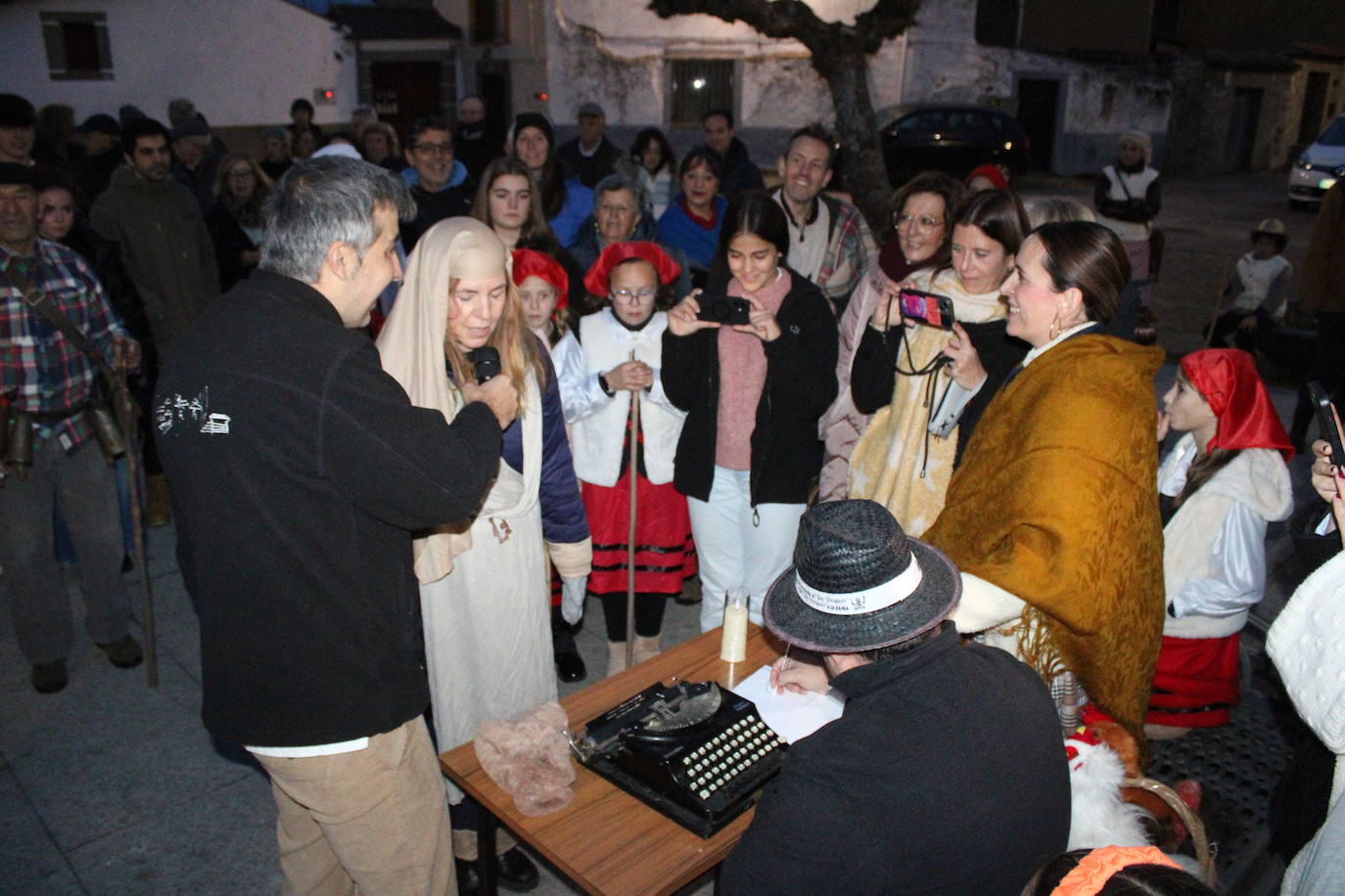 Gallegos de Solmirón celebra un original belén viviente