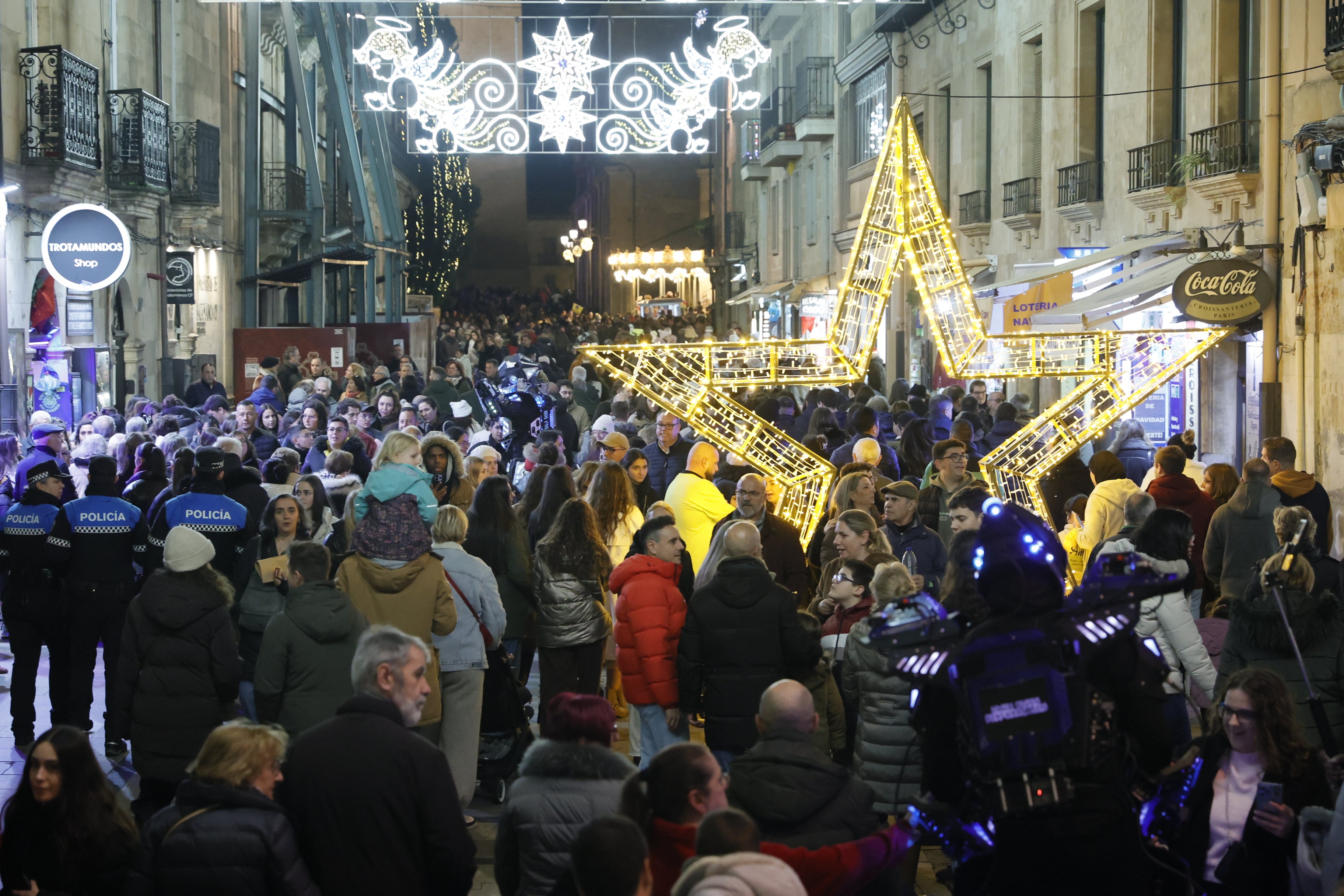Salamanca, a rebosar: colas en el Huerto y los Anaya, y la Plaza y la Rúa, a reventar