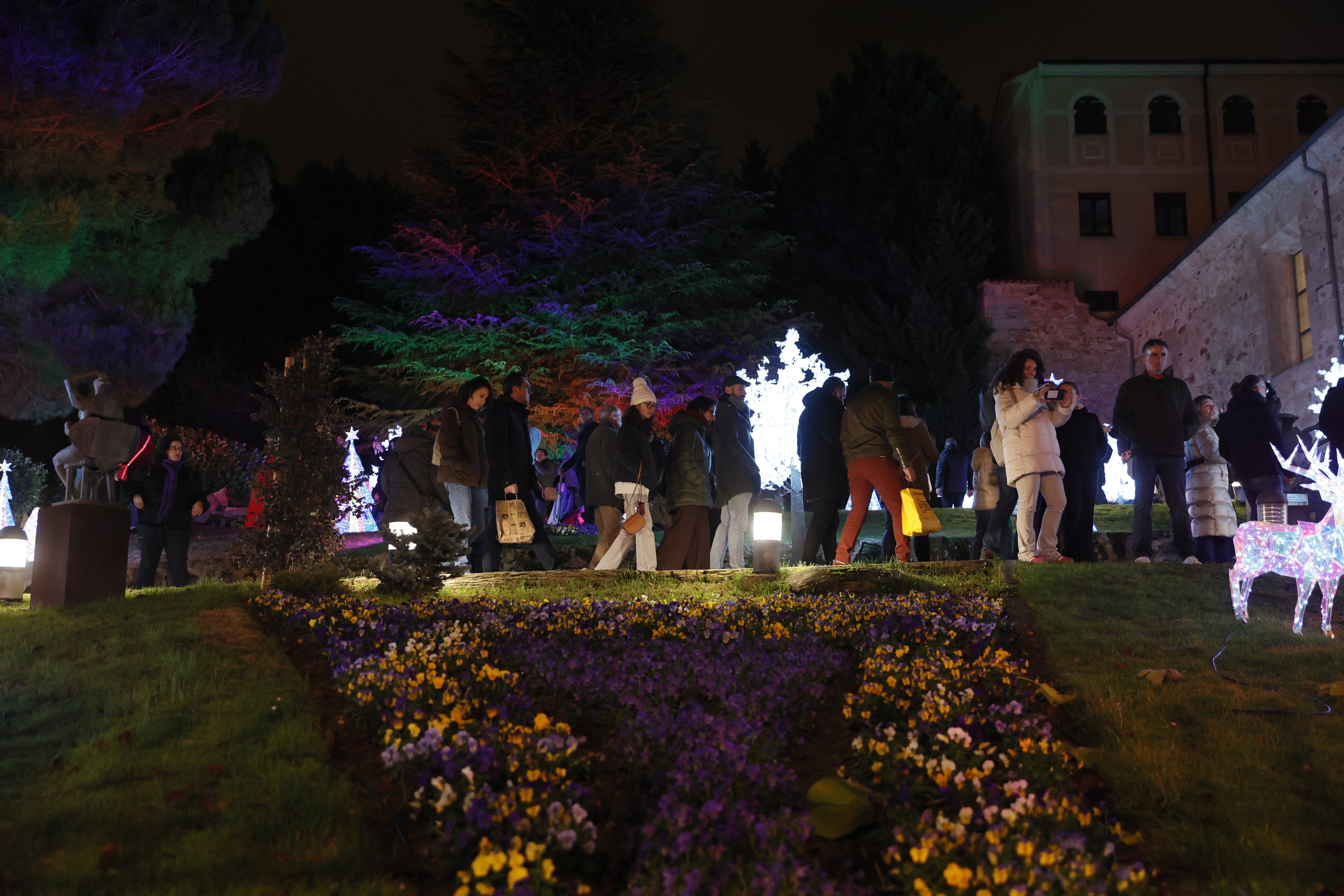Salamanca, a rebosar: colas en el Huerto y los Anaya, y la Plaza y la Rúa, a reventar