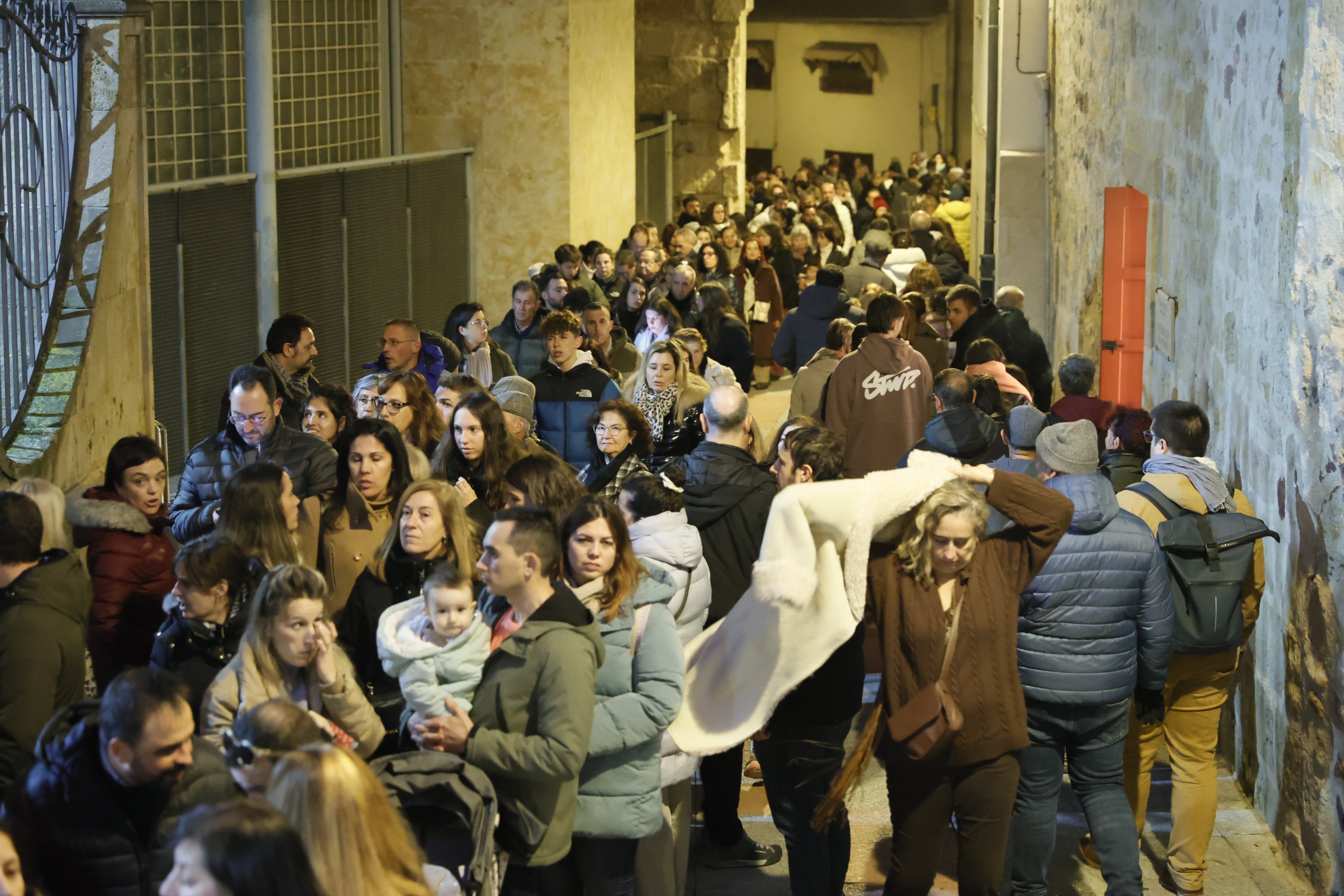 Salamanca, a rebosar: colas en el Huerto y los Anaya, y la Plaza y la Rúa, a reventar