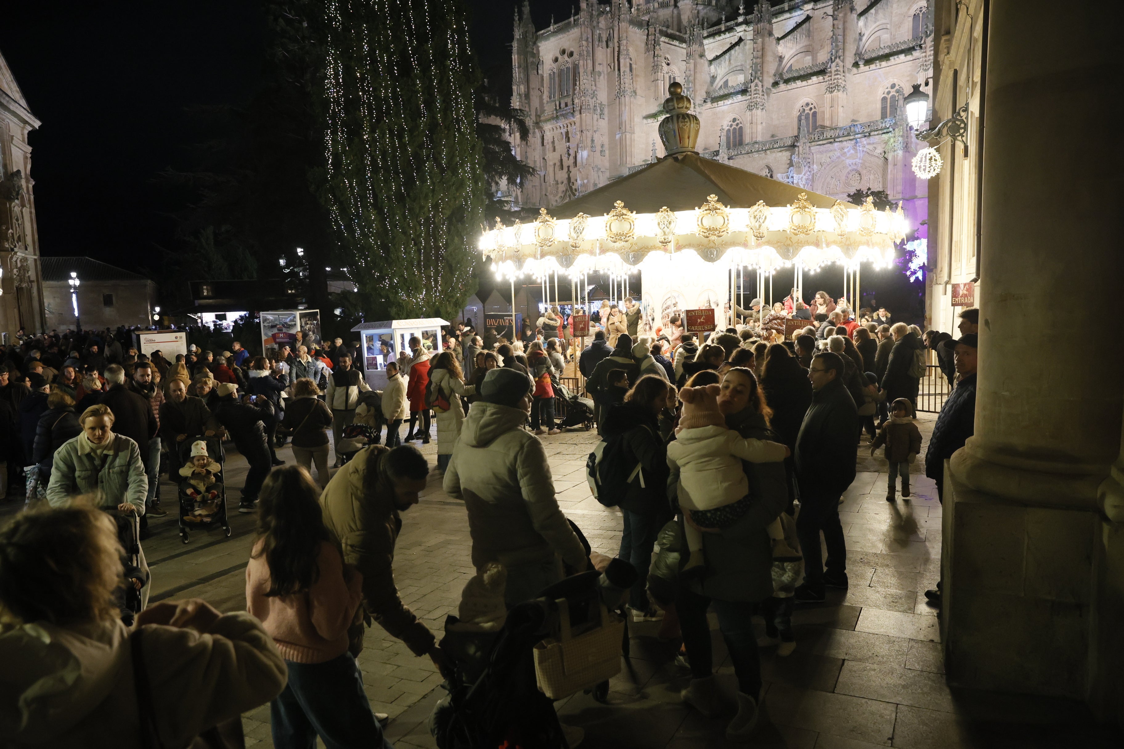 Salamanca, a rebosar: colas en el Huerto y los Anaya, y la Plaza y la Rúa, a reventar