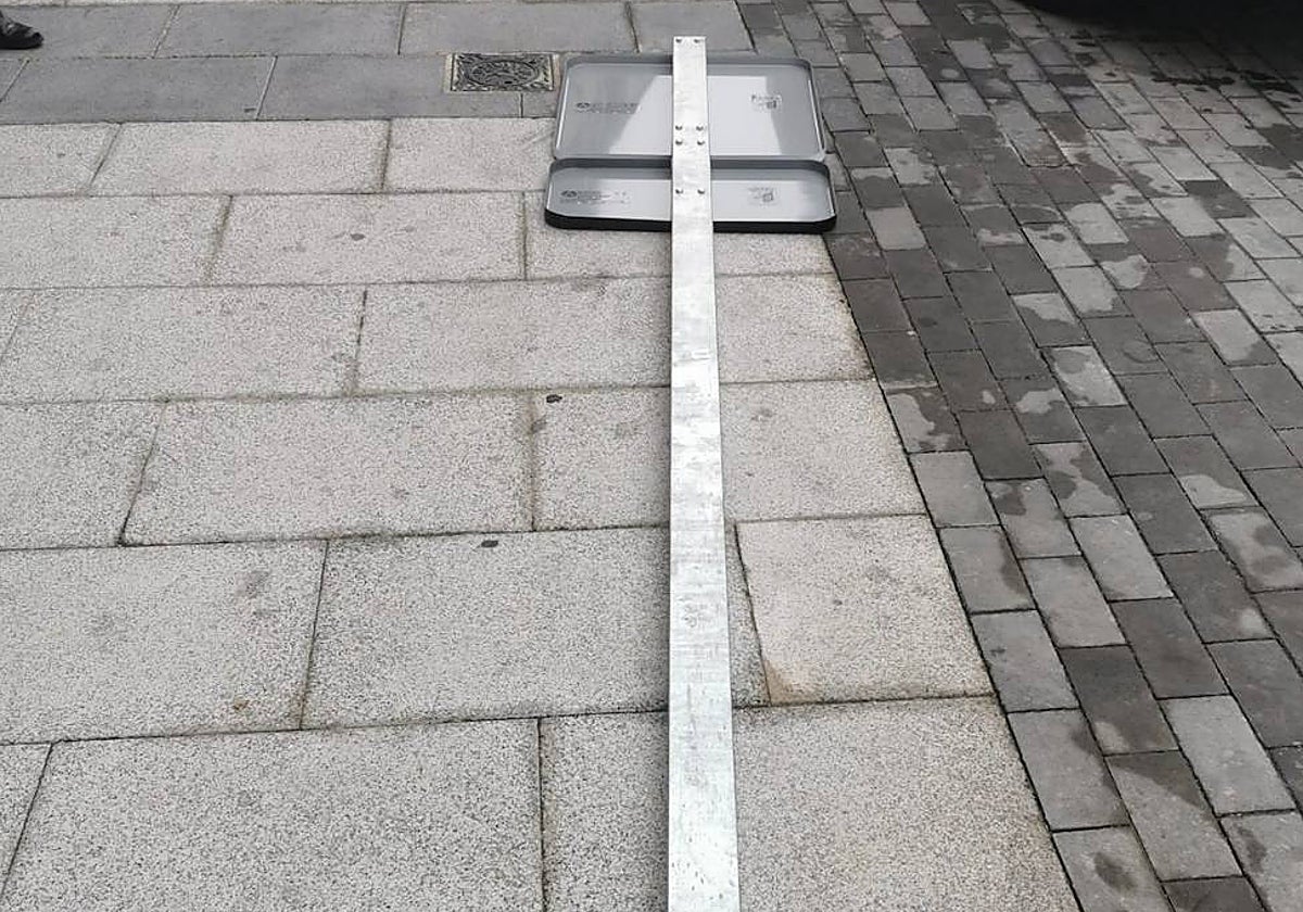 Una señal en el suelo