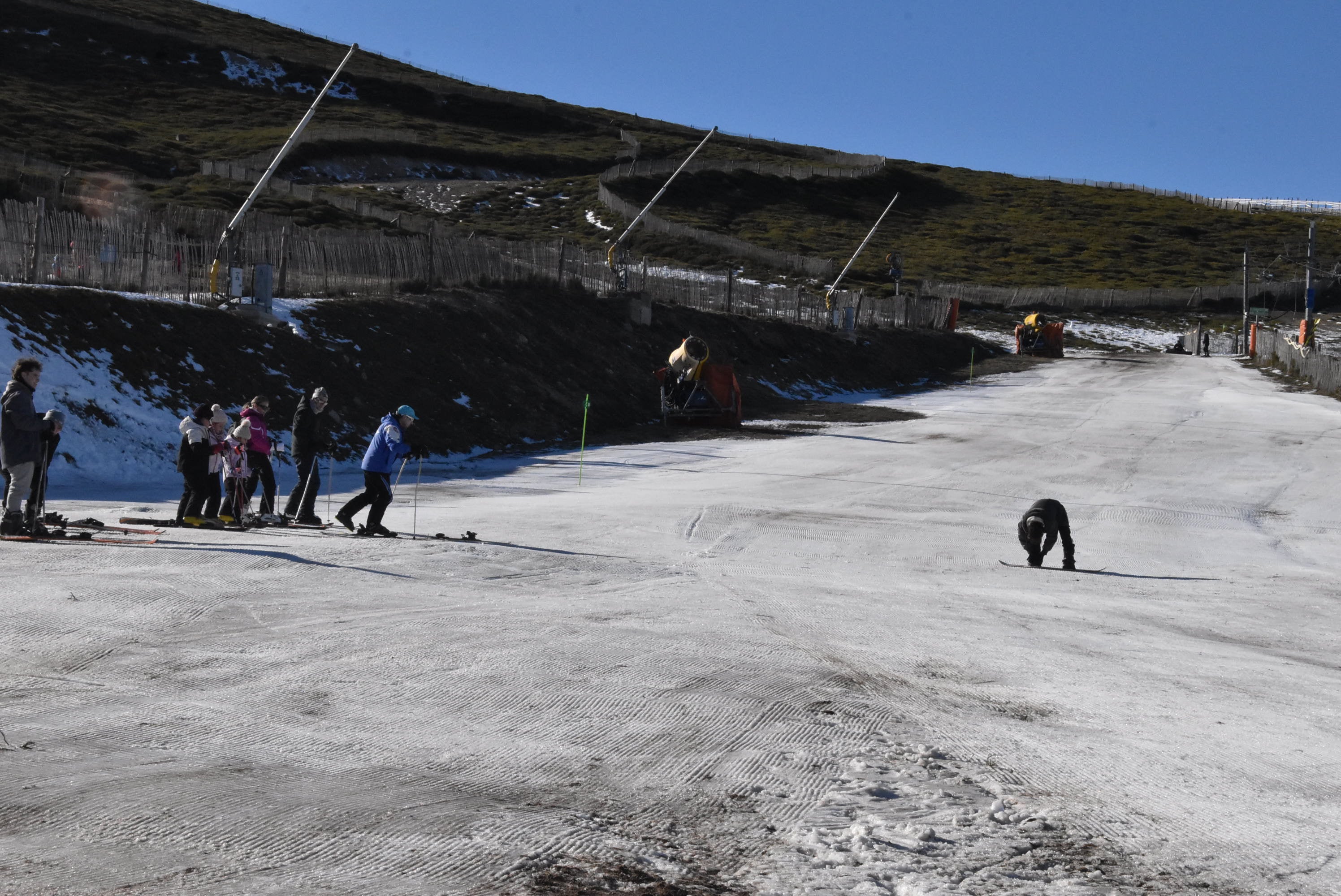 Flojo inicio de temporada en La Covatilla que cerrará las pistas hasta el viernes