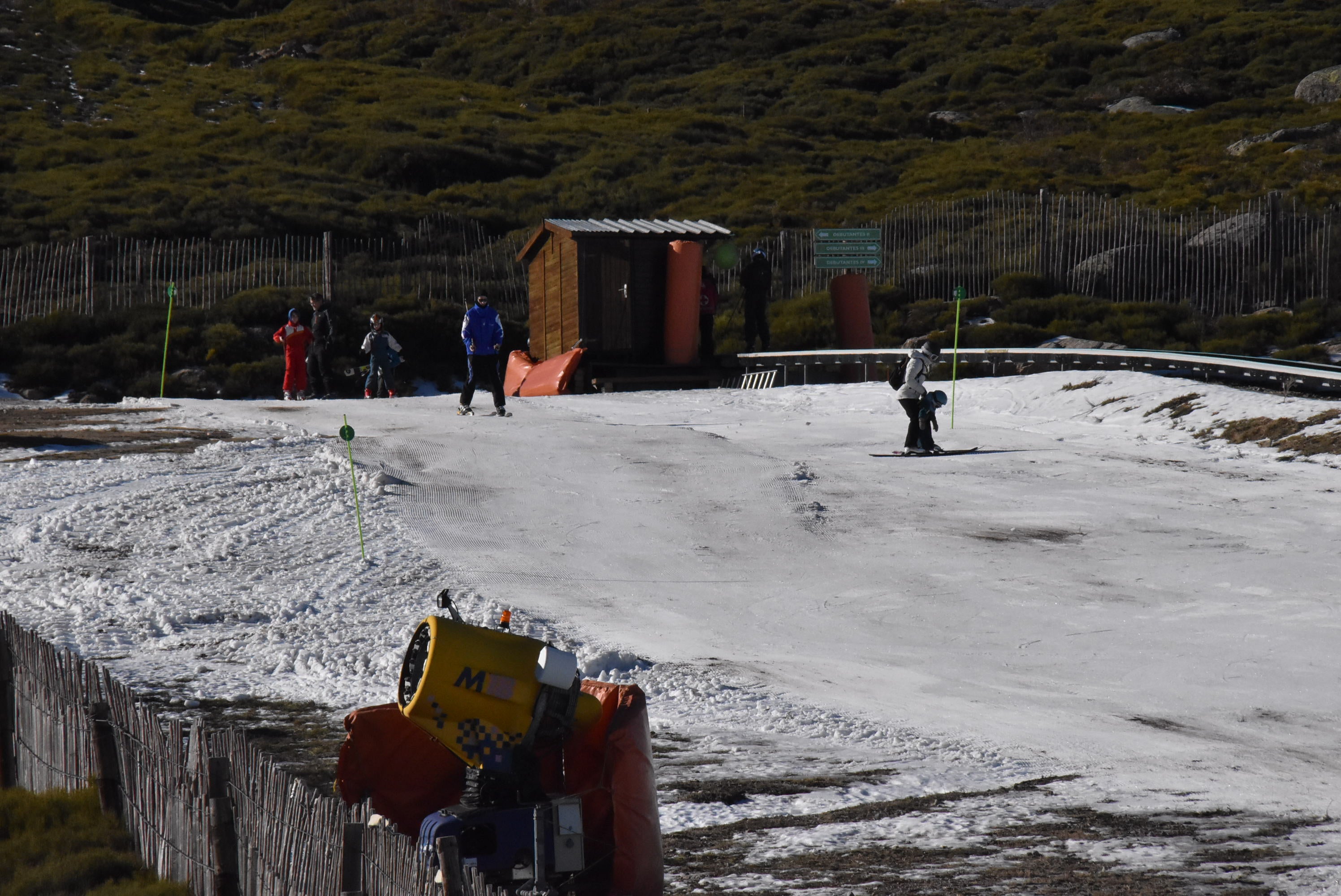Flojo inicio de temporada en La Covatilla que cerrará las pistas hasta el viernes